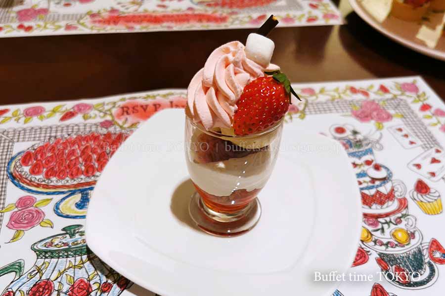 マーブルラウンジ 苺パフェ