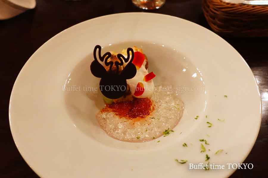 パネットーネ、チーズホイップとライムジュレ添え