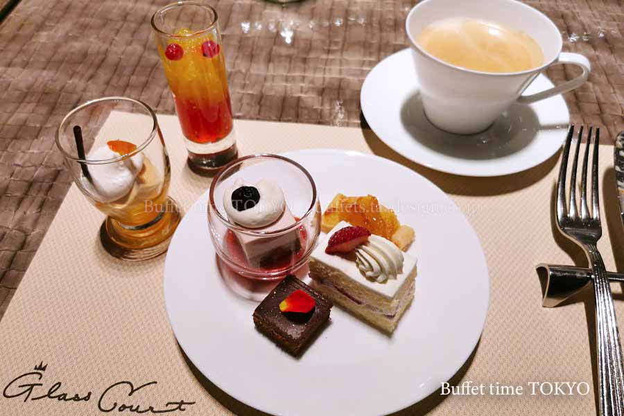 ひと口サイズのスイーツ盛り合わせ