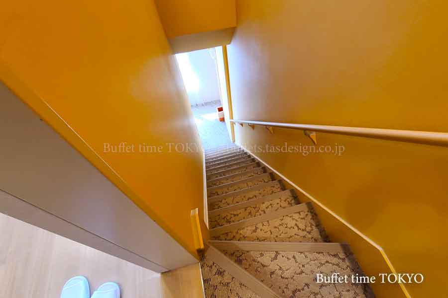 下に降りる階段